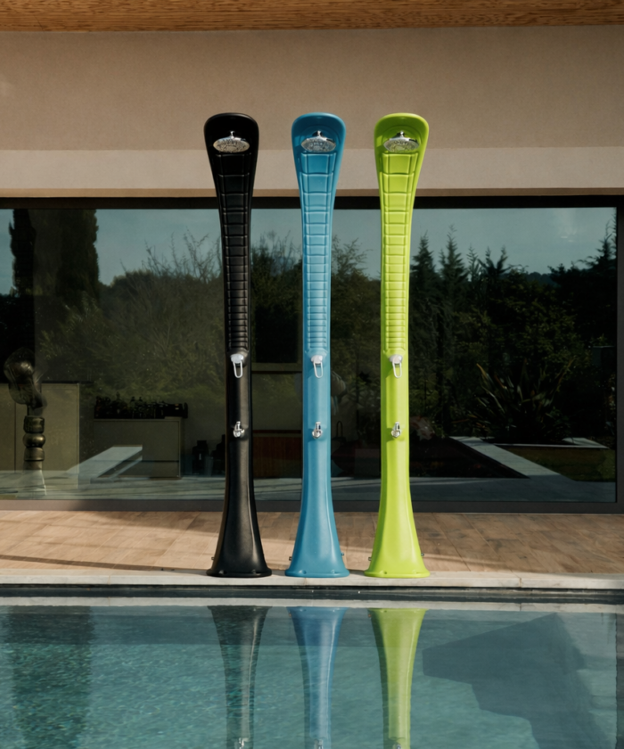 Ducha solar Cleopatra 32L – Diseño elegante para jardín y piscina