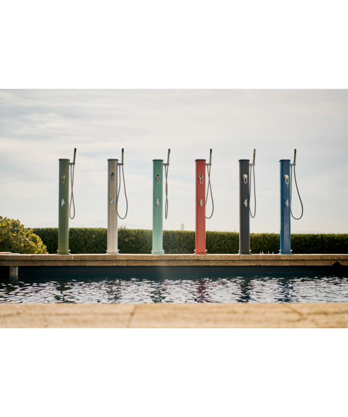 Ducha solar Lía 20L – Compacta y funcional para jardín y piscina