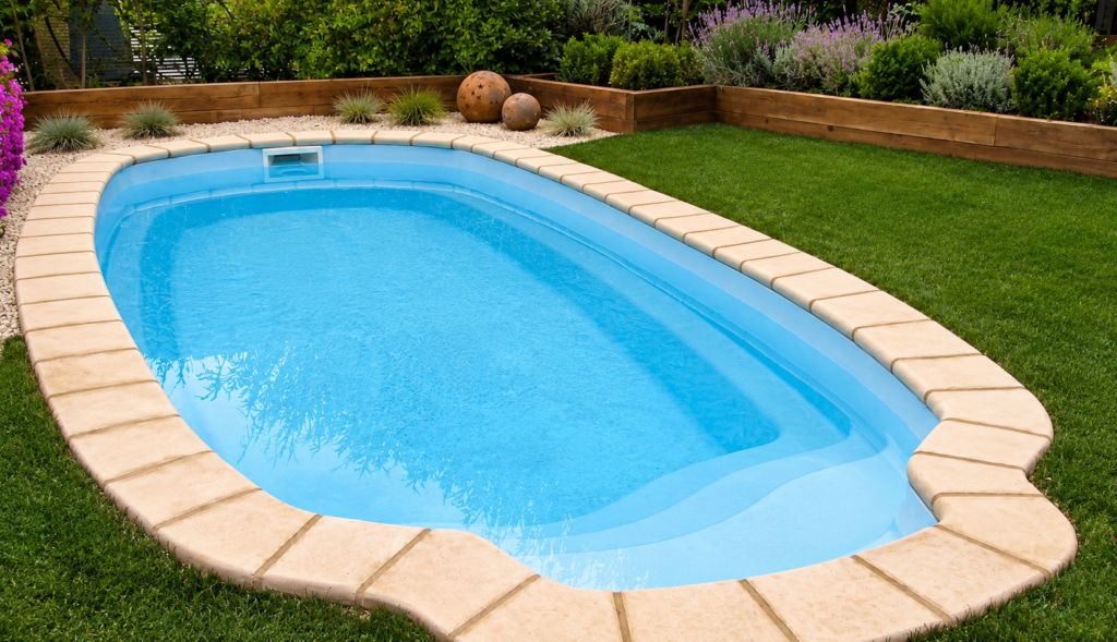 Piscina enterrada Barcelona de 7,92 x 3,24 m, ideal para jardines familiares